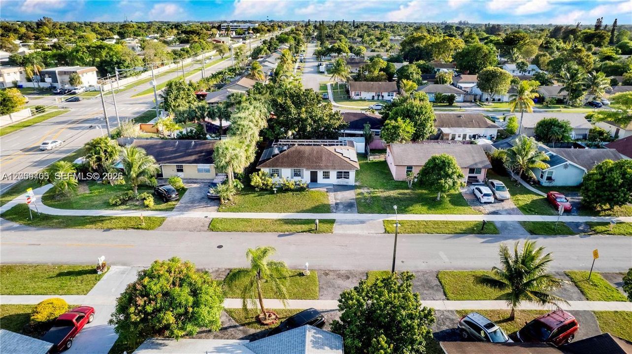 For Sale: $489,900 (4 beds, 2 baths, 1763 Square Feet)