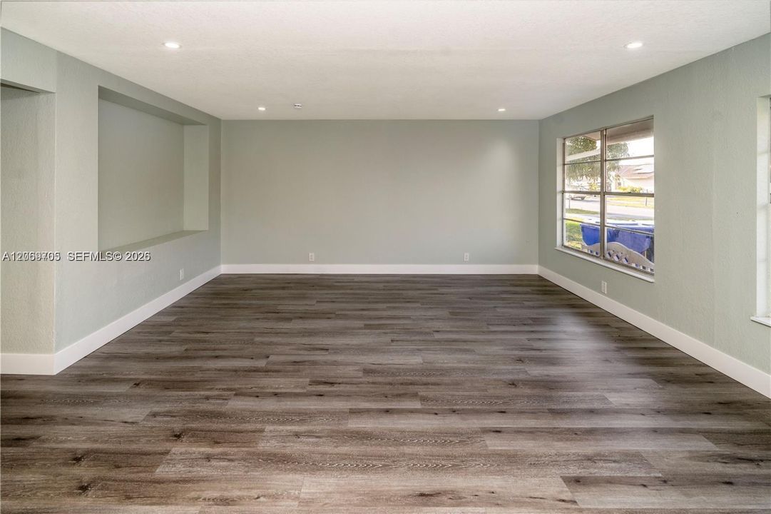 For Sale: $489,900 (4 beds, 2 baths, 1763 Square Feet)