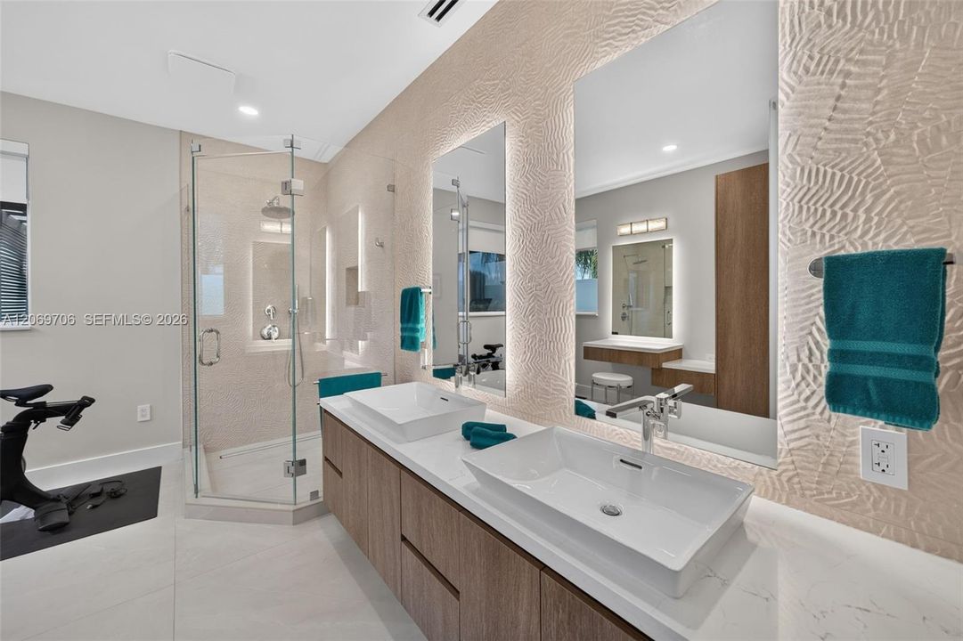 For Sale: $1,495,000 (4 beds, 3 baths, 2674 Square Feet)