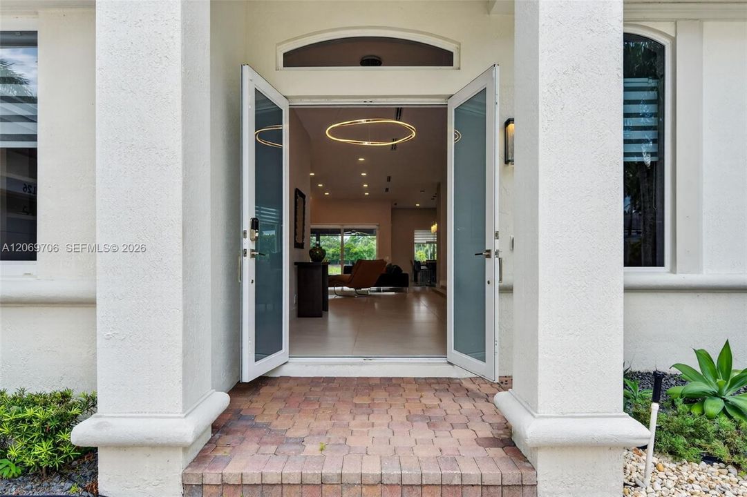 For Sale: $1,495,000 (4 beds, 3 baths, 2674 Square Feet)