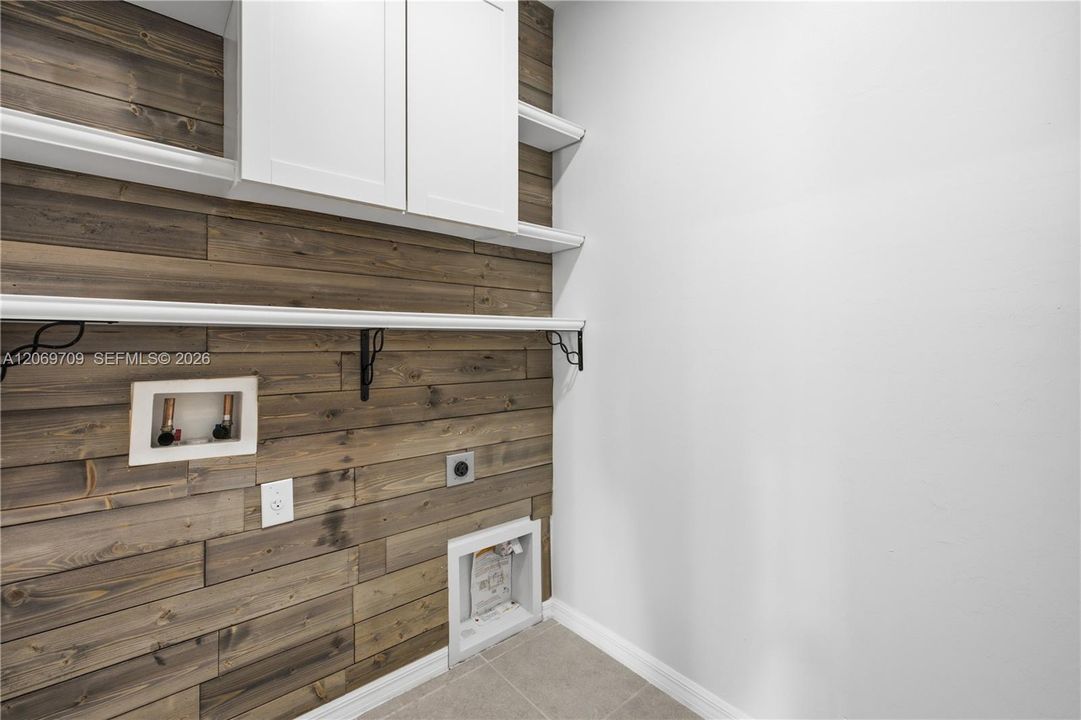 For Sale: $277,770 (4 beds, 2 baths, 1828 Square Feet)