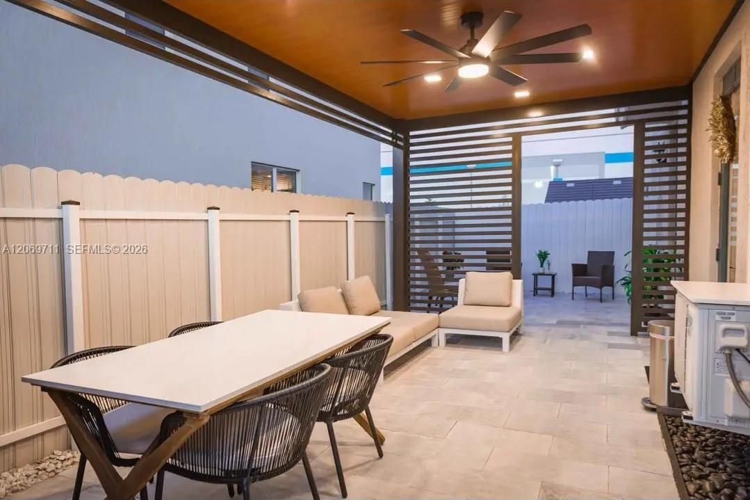 For Rent: $1,700 (5 beds, 3 baths, 2784 Square Feet)