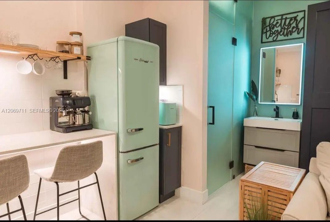 For Rent: $1,700 (5 beds, 3 baths, 2784 Square Feet)