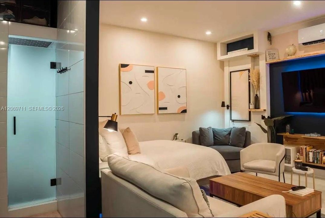 For Rent: $1,700 (5 beds, 3 baths, 2784 Square Feet)