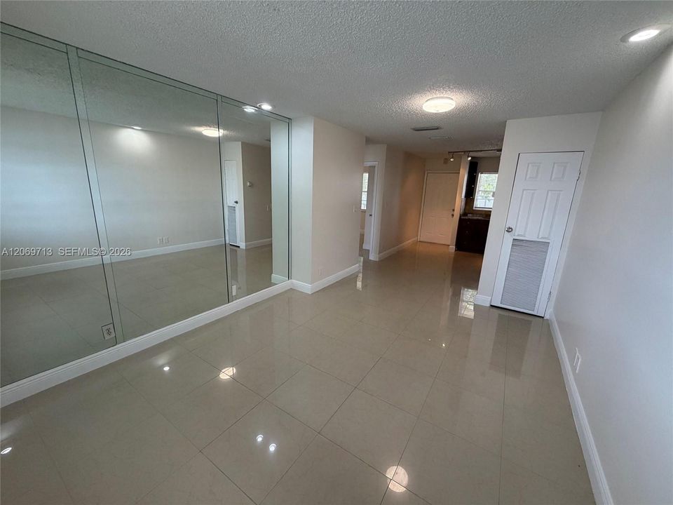 For Rent: $1,650 (2 beds, 1 baths, 630 Square Feet)