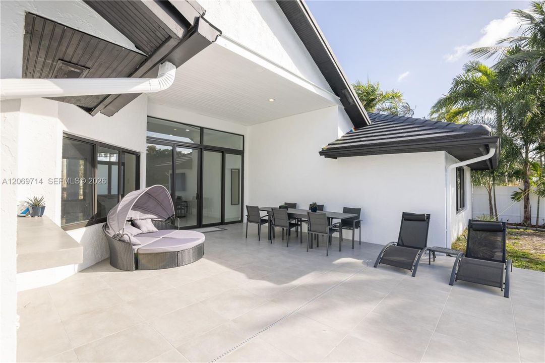 For Rent: $15,000 (7 beds, 4 baths, 3454 Square Feet)
