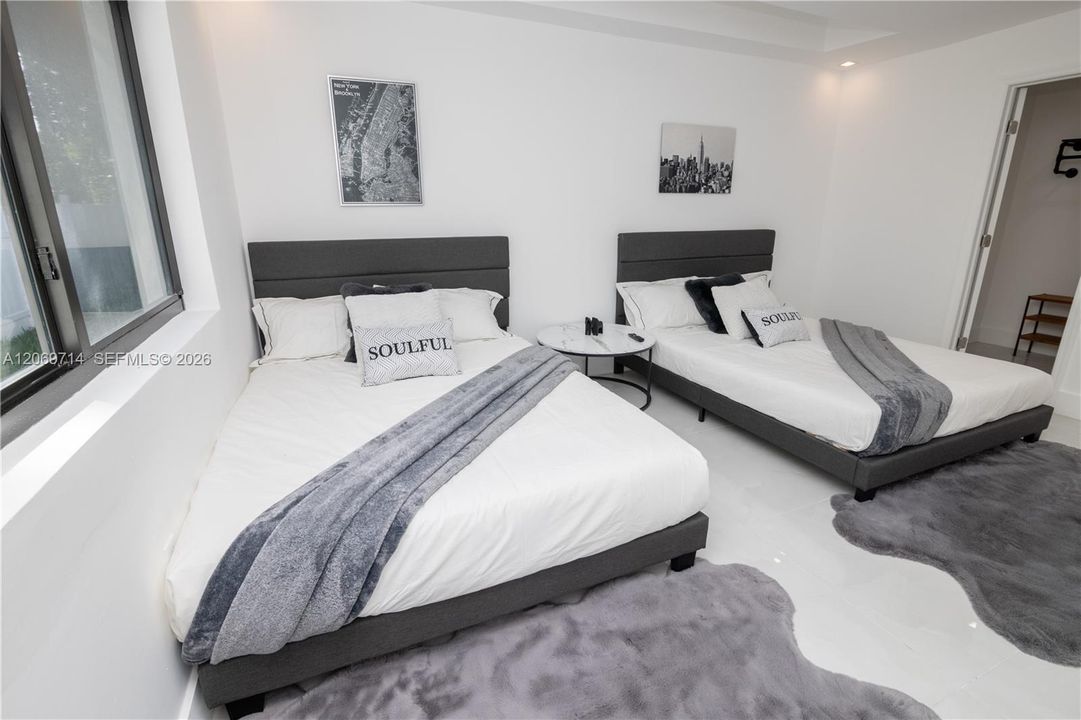 For Rent: $15,000 (7 beds, 4 baths, 3454 Square Feet)
