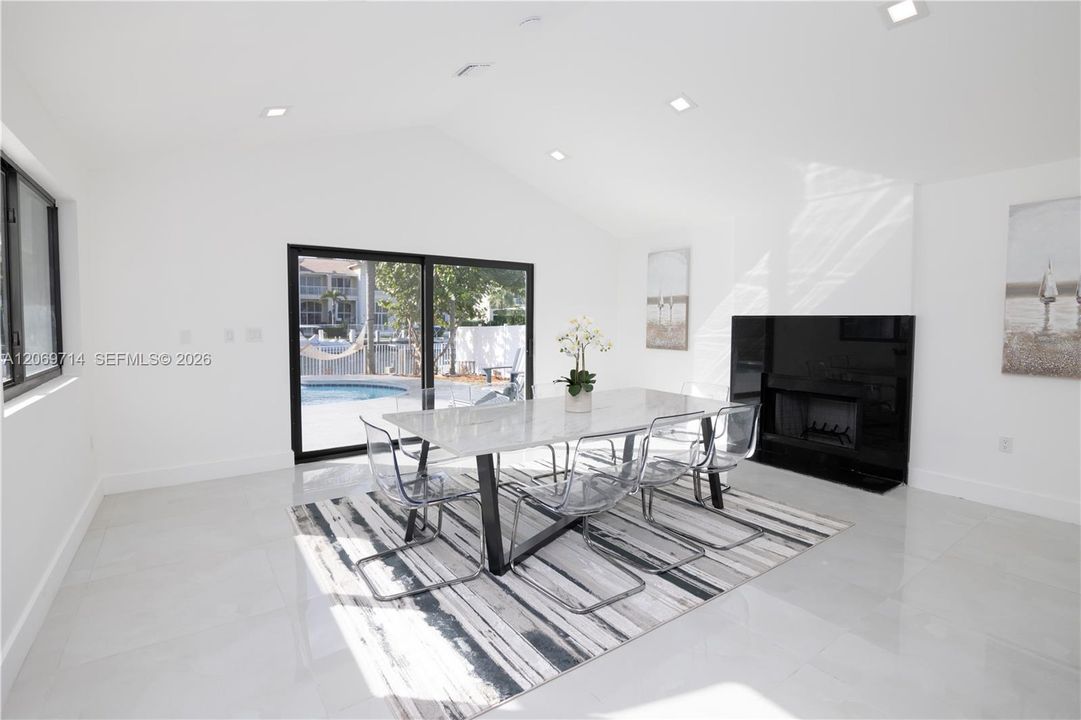 For Rent: $15,000 (7 beds, 4 baths, 3454 Square Feet)