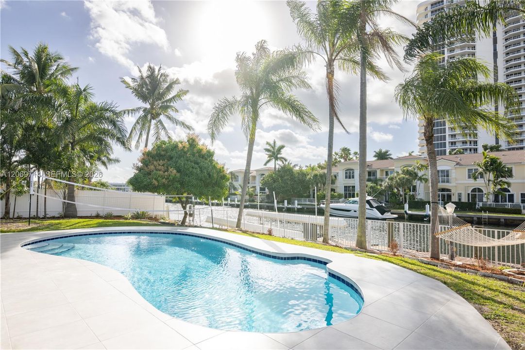 For Rent: $15,000 (7 beds, 4 baths, 3454 Square Feet)