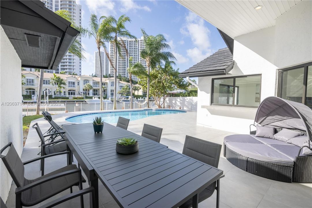 For Rent: $15,000 (7 beds, 4 baths, 3454 Square Feet)