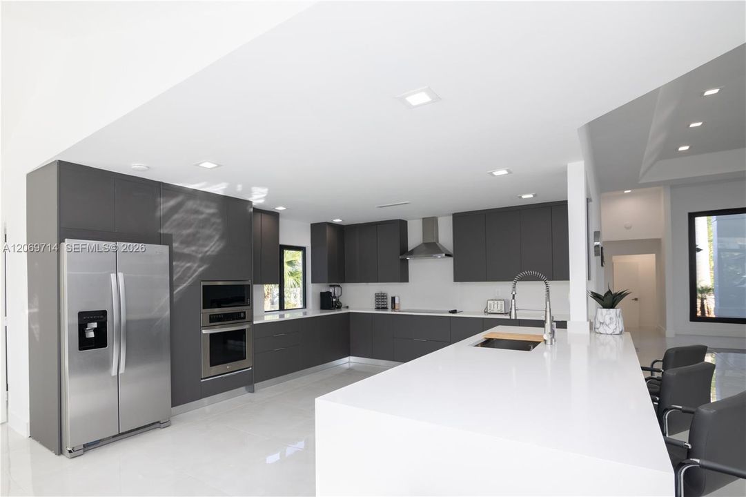 For Rent: $15,000 (7 beds, 4 baths, 3454 Square Feet)