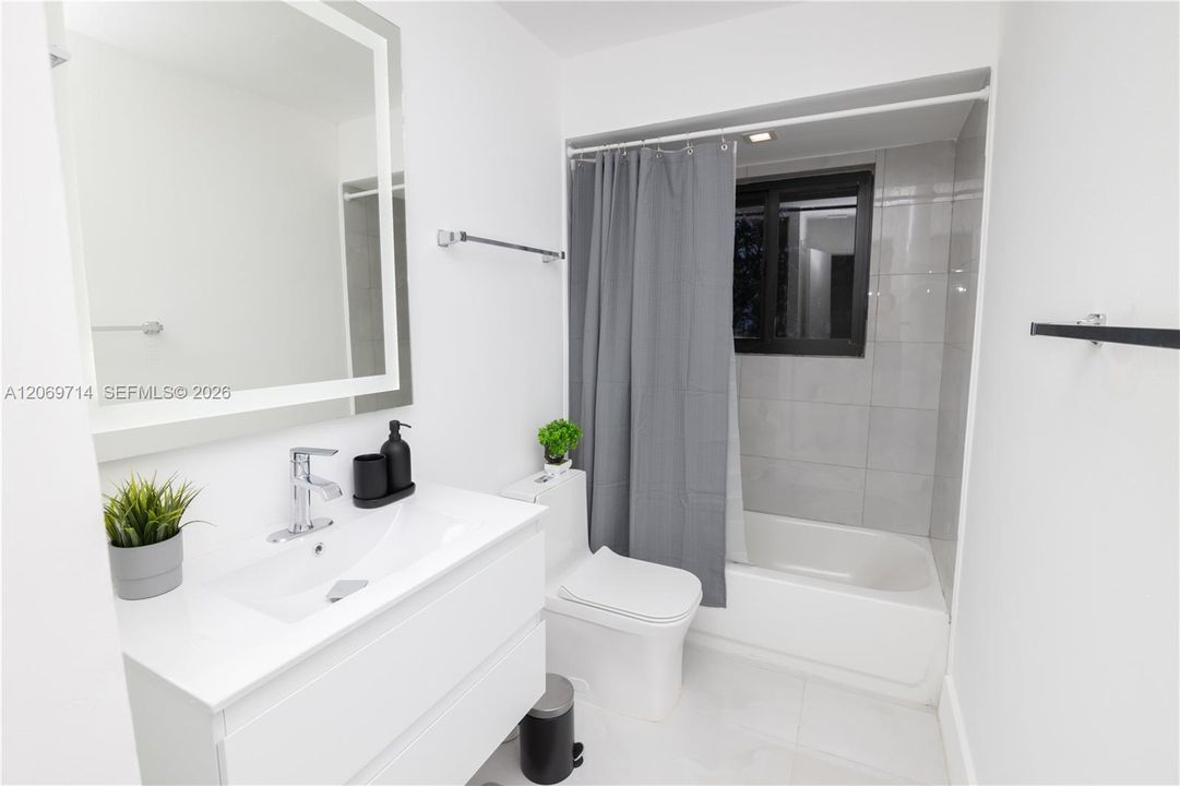 For Rent: $15,000 (7 beds, 4 baths, 3454 Square Feet)