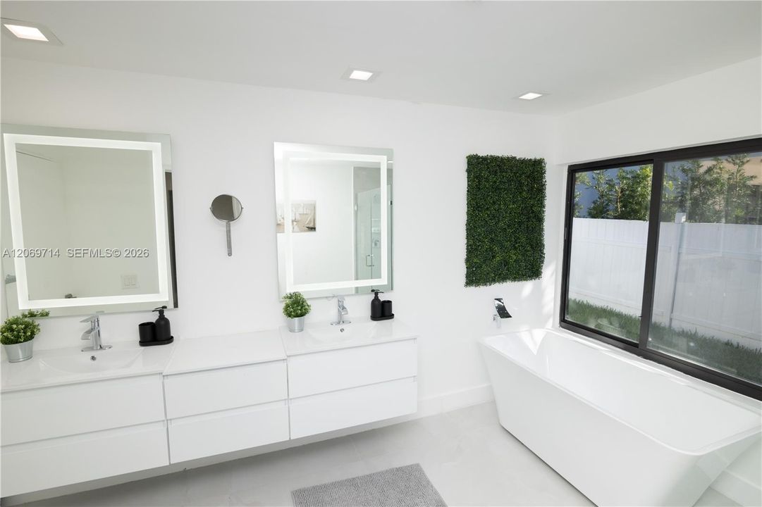 For Rent: $15,000 (7 beds, 4 baths, 3454 Square Feet)
