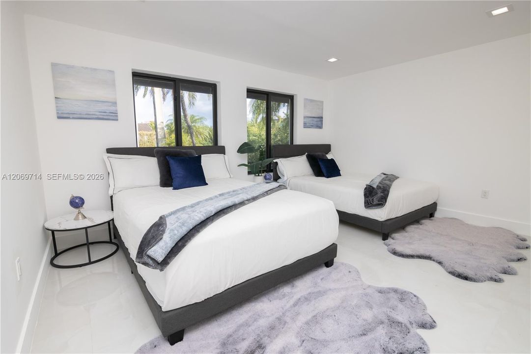 For Rent: $15,000 (7 beds, 4 baths, 3454 Square Feet)