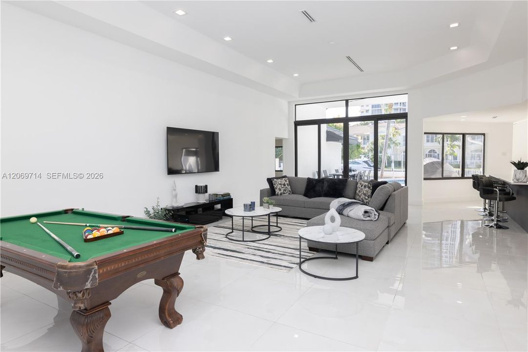 For Rent: $15,000 (7 beds, 4 baths, 3454 Square Feet)