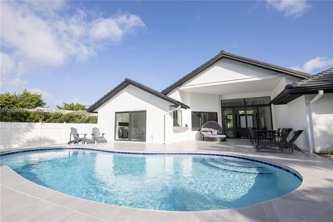 For Rent: $15,000 (7 beds, 4 baths, 3454 Square Feet)