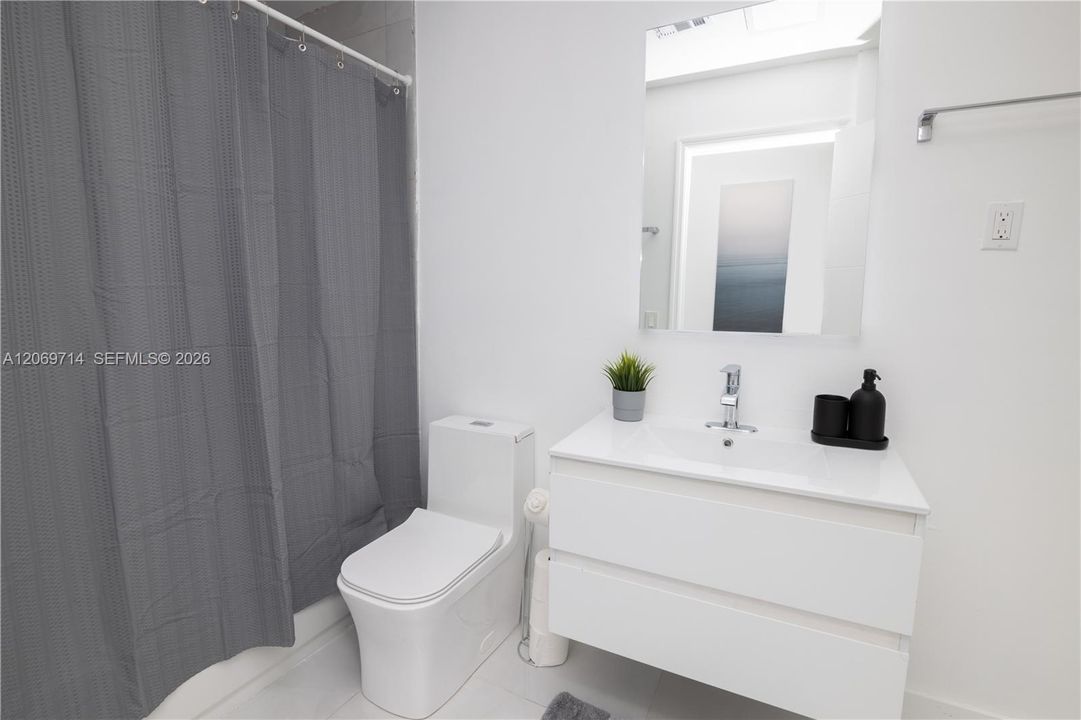 For Rent: $15,000 (7 beds, 4 baths, 3454 Square Feet)