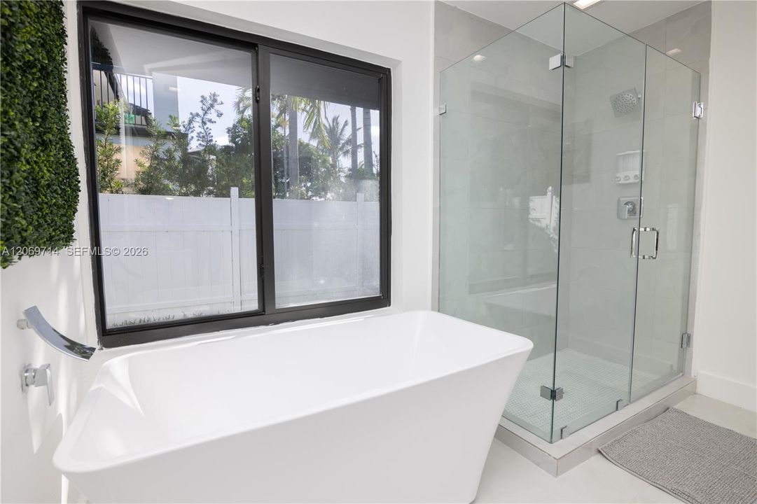 For Rent: $15,000 (7 beds, 4 baths, 3454 Square Feet)
