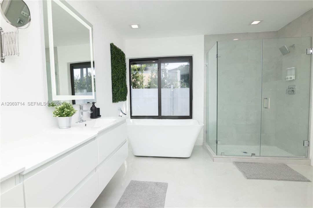 For Rent: $15,000 (7 beds, 4 baths, 3454 Square Feet)