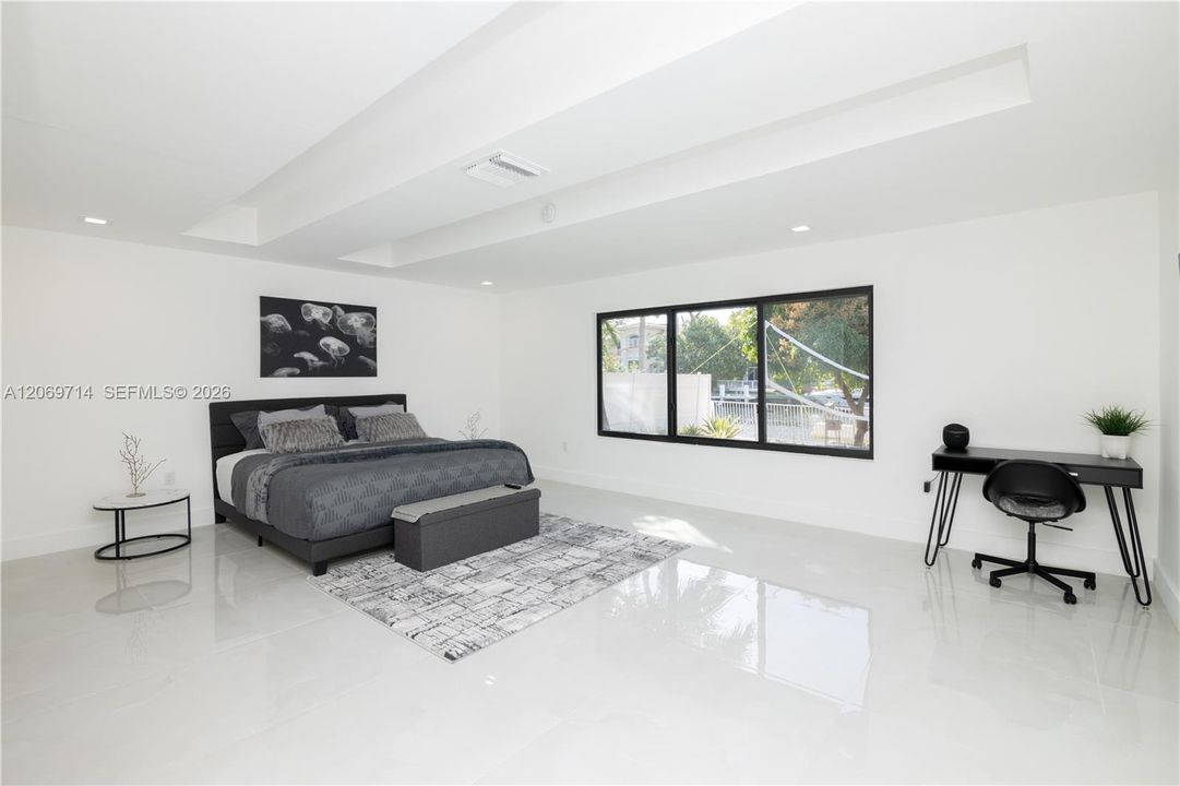 For Rent: $15,000 (7 beds, 4 baths, 3454 Square Feet)