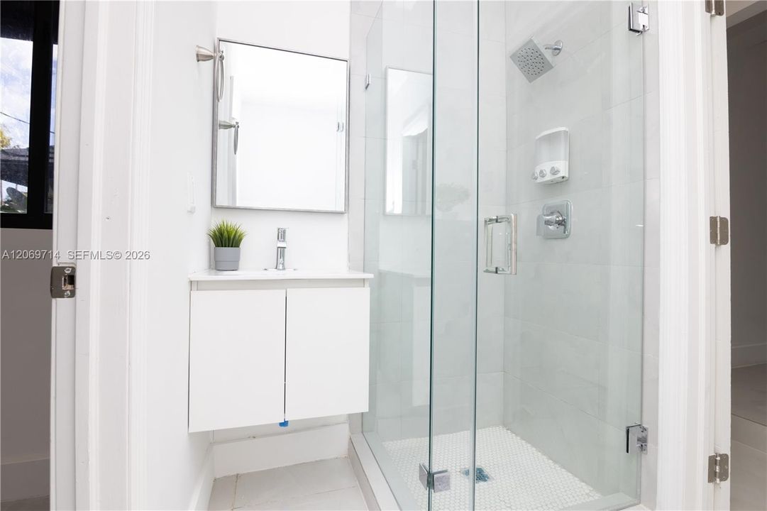 For Rent: $15,000 (7 beds, 4 baths, 3454 Square Feet)