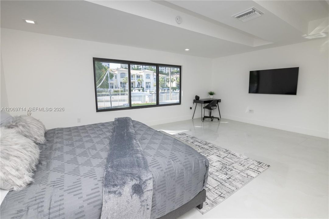 For Rent: $15,000 (7 beds, 4 baths, 3454 Square Feet)