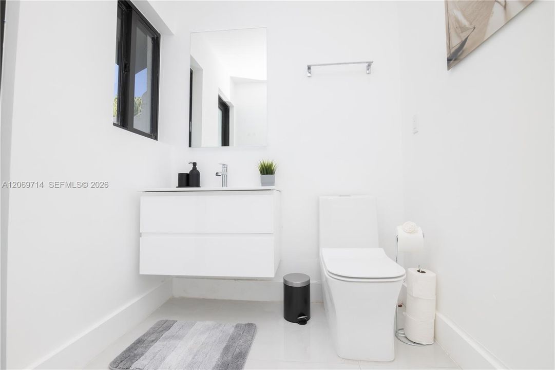 For Rent: $15,000 (7 beds, 4 baths, 3454 Square Feet)