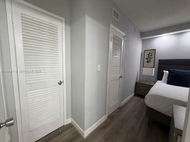For Sale: $549,999 (1 beds, 1 baths, 1005 Square Feet)