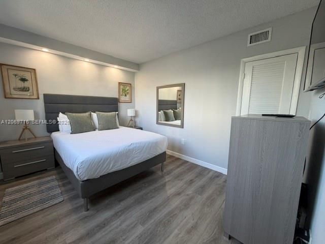 For Sale: $549,999 (1 beds, 1 baths, 1005 Square Feet)