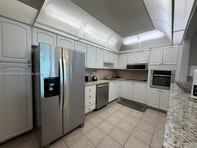 For Sale: $549,999 (1 beds, 1 baths, 1005 Square Feet)