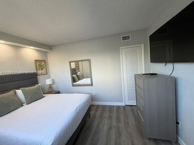 For Sale: $549,999 (1 beds, 1 baths, 1005 Square Feet)