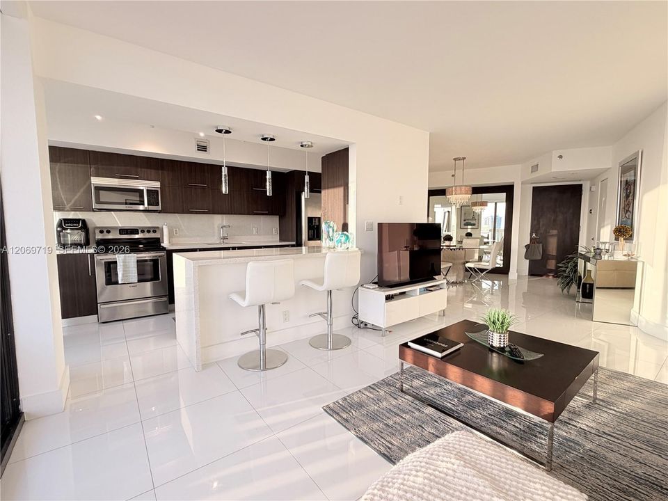 Open Connection from Living Room to Kitchen with countertop