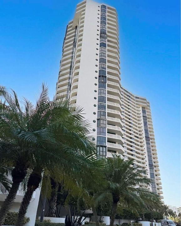 Williams Island 1000 Condo