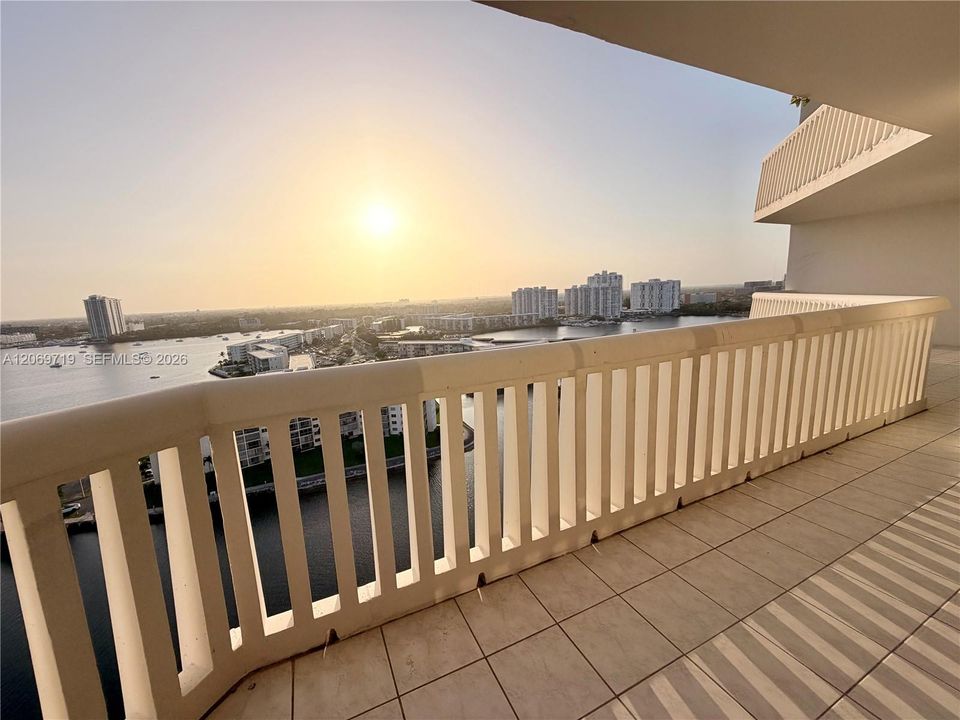 wraparound Balcony - exit from Bed#2