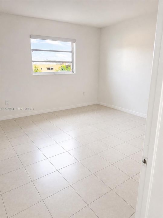 For Sale: $255,000 (2 beds, 2 baths, 915 Square Feet)