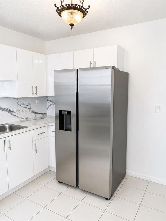For Sale: $255,000 (2 beds, 2 baths, 915 Square Feet)