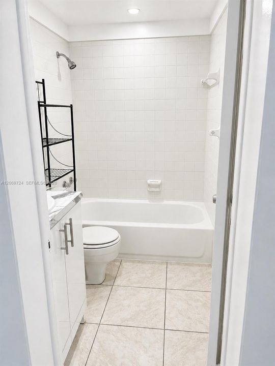 For Sale: $255,000 (2 beds, 2 baths, 915 Square Feet)