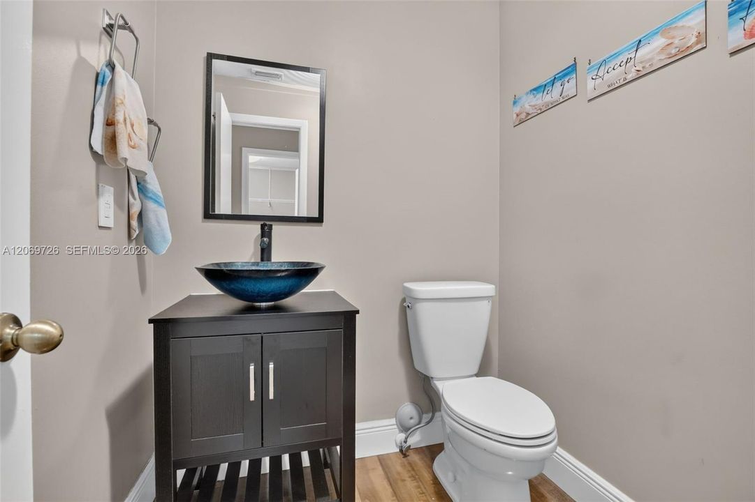 For Sale: $685,000 (3 beds, 2 baths, 1943 Square Feet)