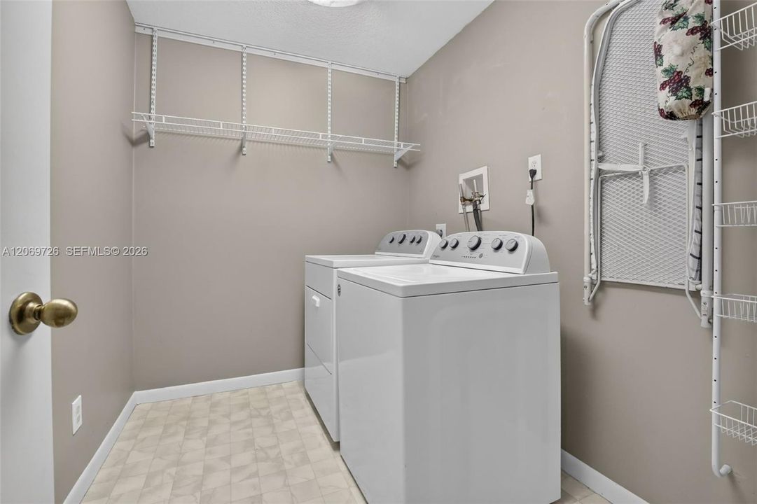 For Sale: $685,000 (3 beds, 2 baths, 1943 Square Feet)
