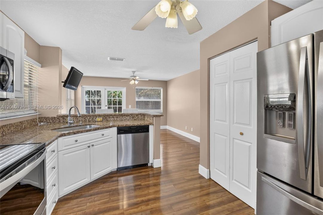 For Sale: $685,000 (3 beds, 2 baths, 1943 Square Feet)