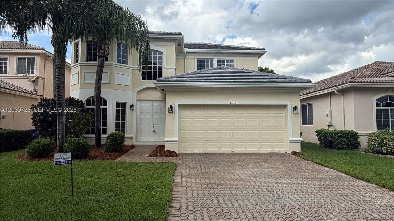 For Rent: $5,100 (4 beds, 2 baths, 2366 Square Feet)