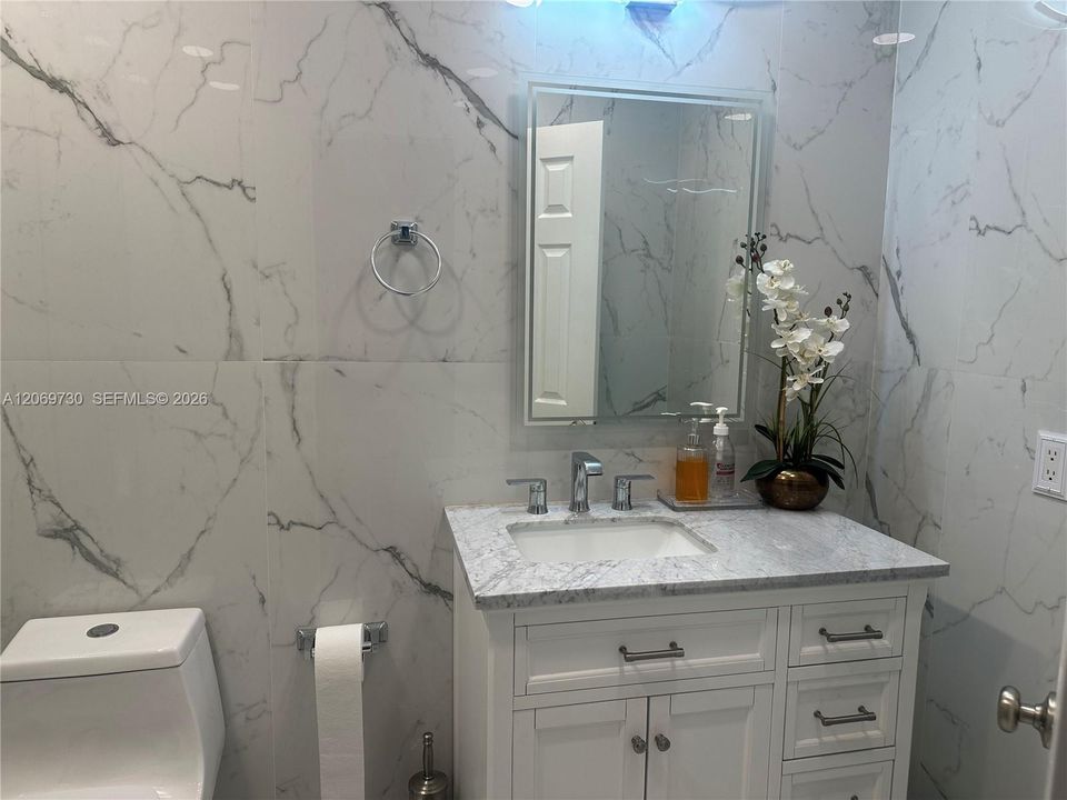 For Sale: $579,000 (2 beds, 2 baths, 1363 Square Feet)