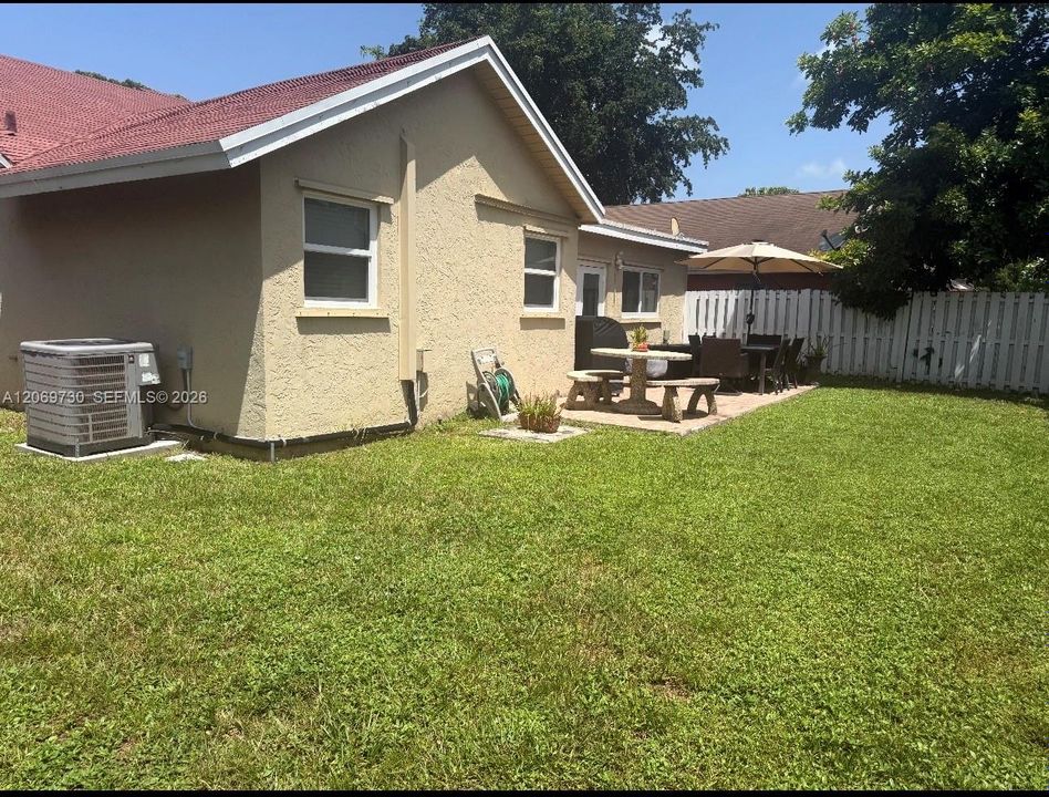 For Sale: $579,000 (2 beds, 2 baths, 1363 Square Feet)