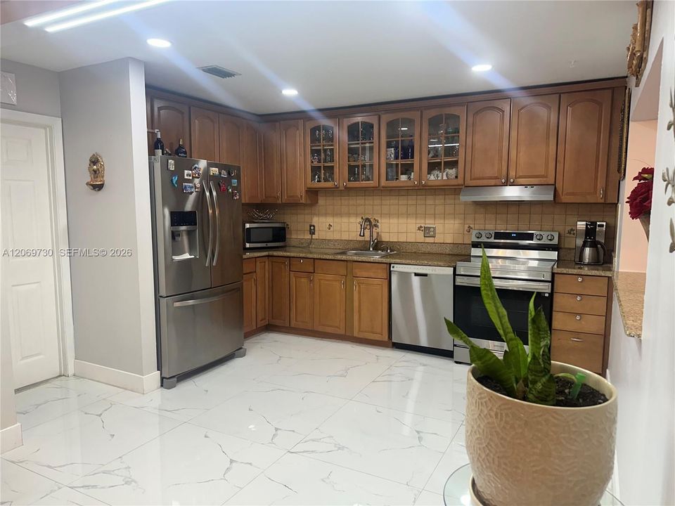 For Sale: $579,000 (2 beds, 2 baths, 1363 Square Feet)