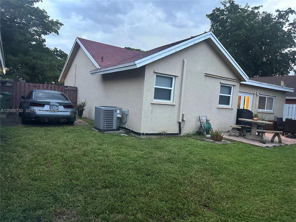 For Sale: $579,000 (2 beds, 2 baths, 1363 Square Feet)