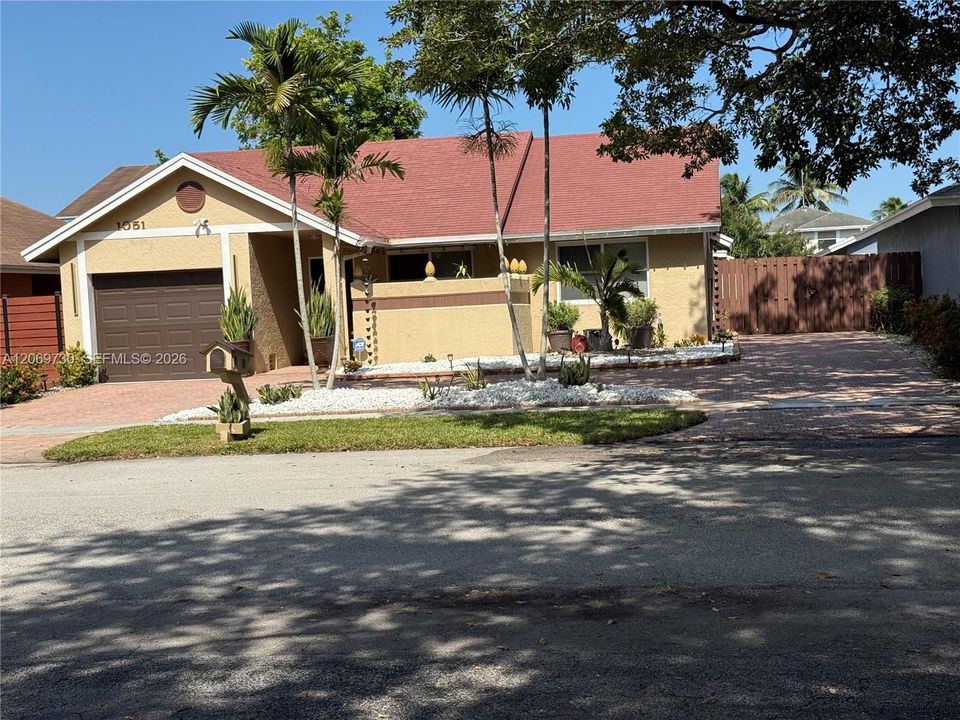 For Sale: $579,000 (2 beds, 2 baths, 1363 Square Feet)