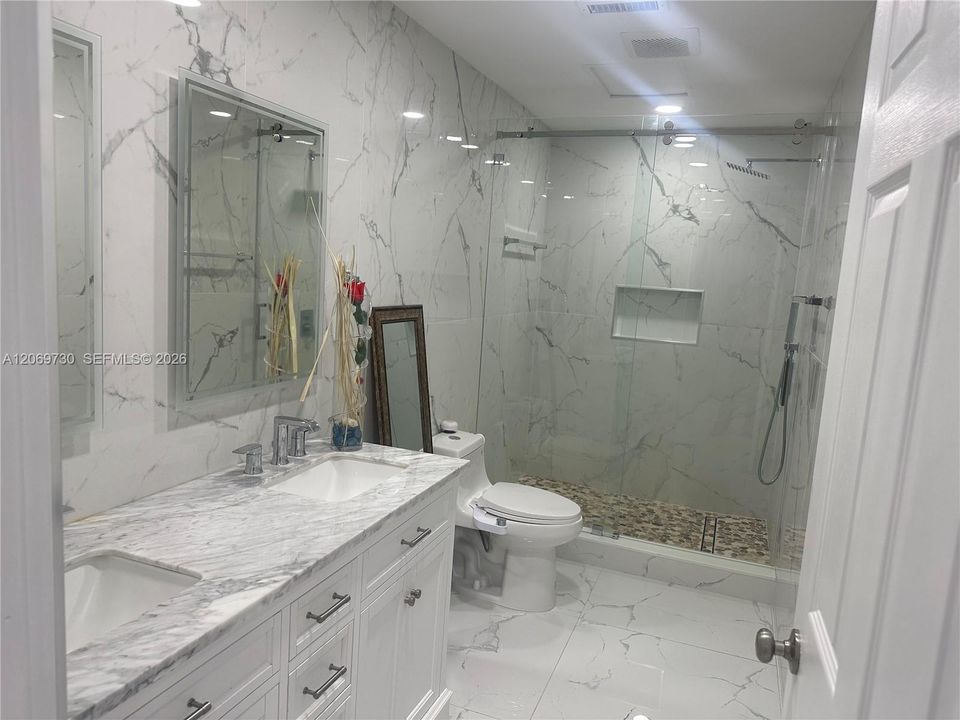 For Sale: $579,000 (2 beds, 2 baths, 1363 Square Feet)