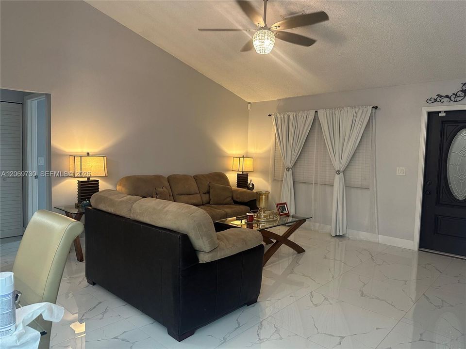 For Sale: $579,000 (2 beds, 2 baths, 1363 Square Feet)