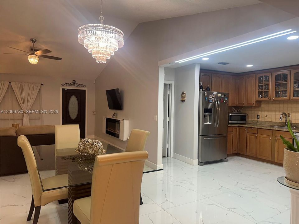 For Sale: $579,000 (2 beds, 2 baths, 1363 Square Feet)