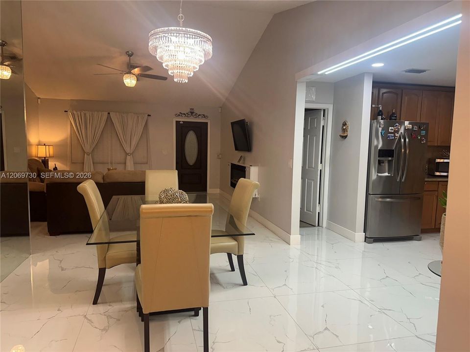 For Sale: $579,000 (2 beds, 2 baths, 1363 Square Feet)